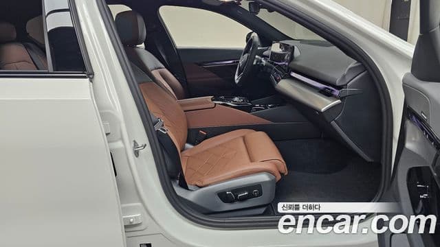 BMW 5 Series 2025 — Photo 3/33
