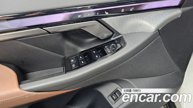 BMW 5 Series 2025 — Photo 2/33