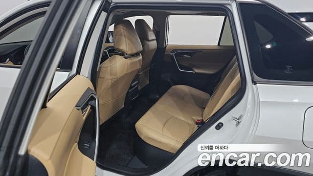 Toyota RAV4 2024 — Şəkil 12/20