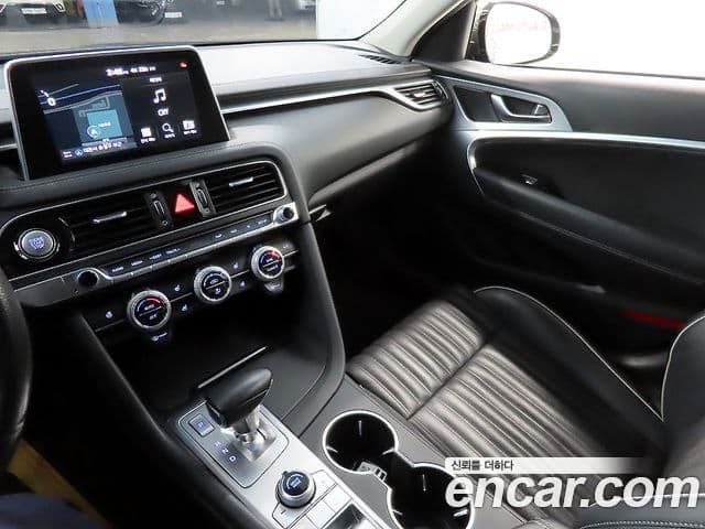 Genesis G70 2018 — ფოტო 17/20