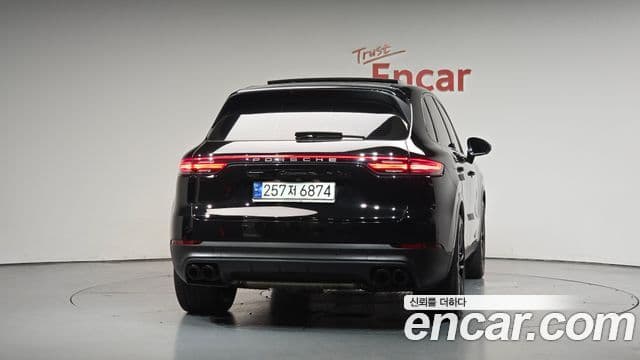 Porsche Cayenne 2023 — Photo 32/37
