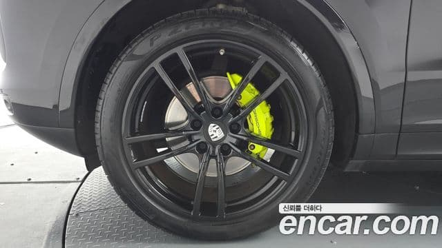 Porsche Cayenne 2023 — Photo 25/37
