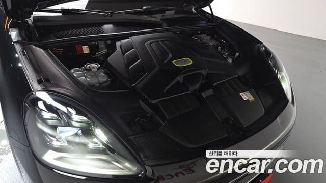 Porsche Cayenne 2023 — Photo 15/37