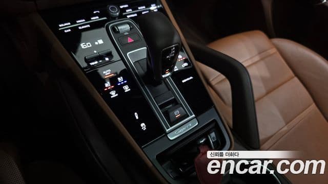 Porsche Cayenne 2023 — Photo 28/37