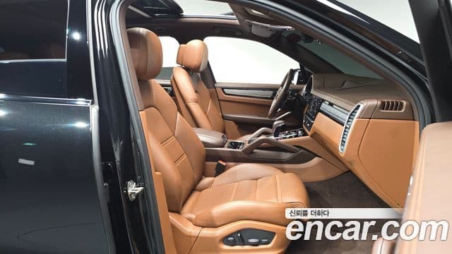 Porsche Cayenne 2023 — Photo 13/37