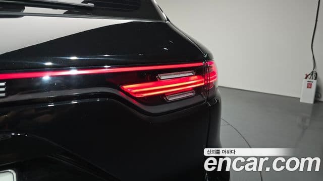 Porsche Cayenne 2023 — Photo 21/37