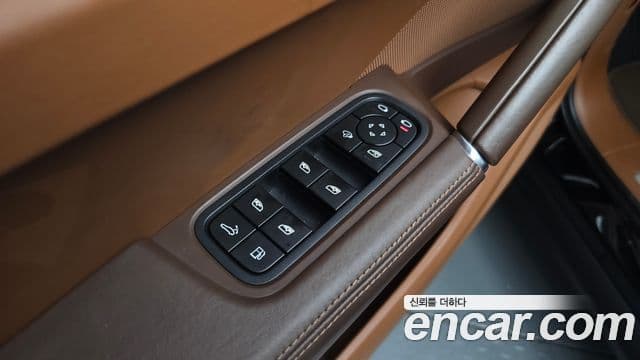 Porsche Cayenne 2023 — Photo 37/37