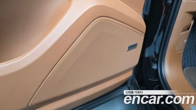 Porsche Cayenne 2023 — Photo 7/37
