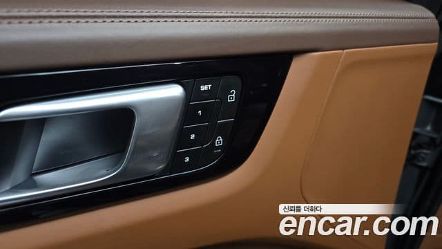 Porsche Cayenne 2023 — Photo 24/37