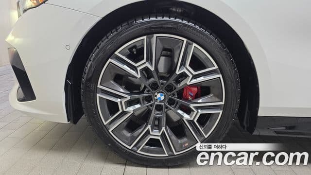 BMW 5 Series 2025 — фото 4 из 20