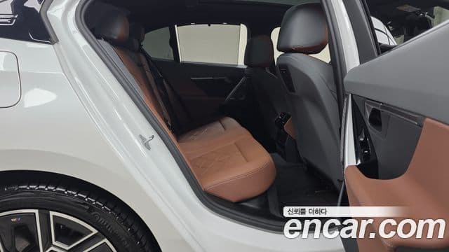 BMW 5 Series 2025 — фото 11 из 20