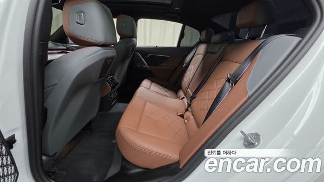 BMW 5 Series 2025 — фото 12 из 20