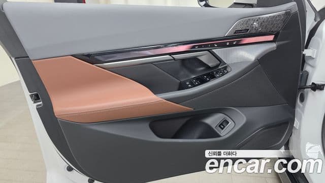 BMW 5 Series 2025 — Photo 21/34