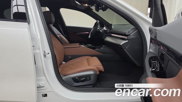 BMW 5 Series 2025 — Photo 33/34