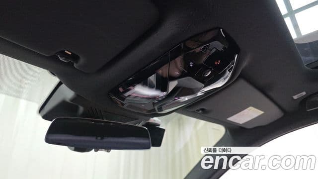 BMW 5 Series 2025 — Photo 30/34