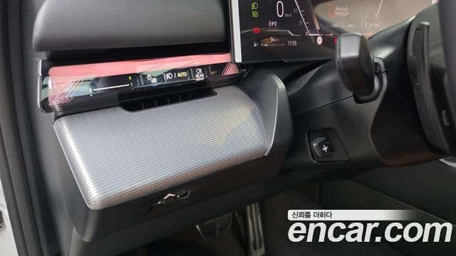 BMW 5 Series 2025 — Photo 24/34