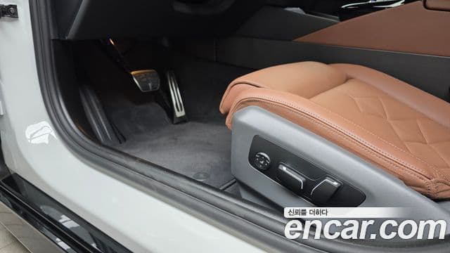 BMW 5 Series 2025 — Photo 8/34