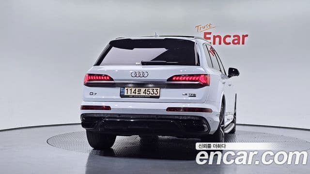 Audi Q7 2021 — Photo 10/20