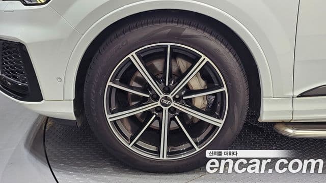 Audi Q7 2021 — Photo 16/20