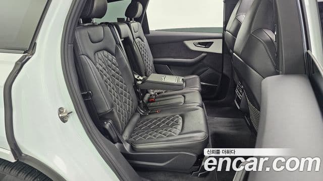 Audi Q7 2021 — Photo 19/20