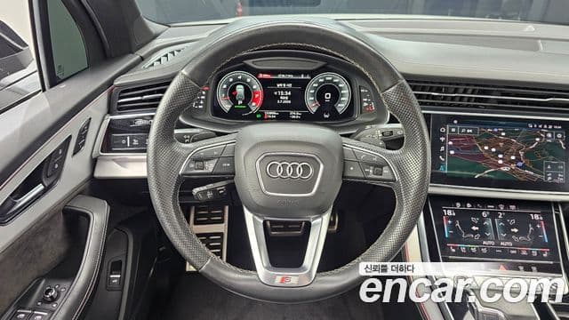 Audi Q7 2021 — Photo 4/20