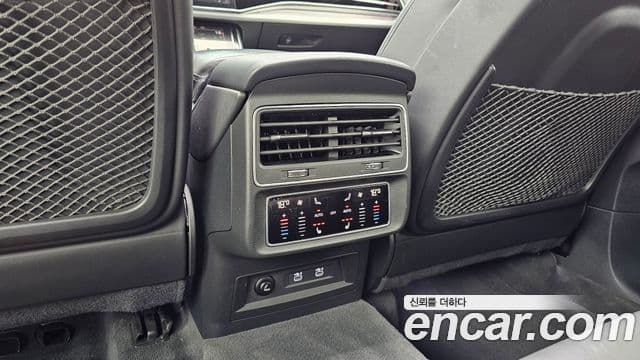 Audi Q7 2021 — Photo 20/20