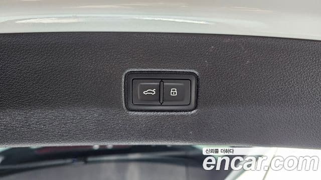 Audi Q7 2021 — Photo 5/20