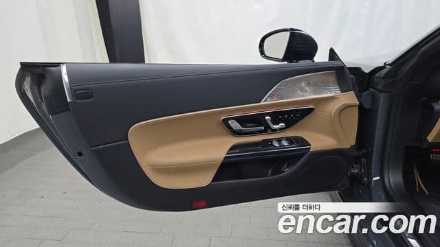 Mercedes-Benz SL-Class 2024 — Photo 23/32