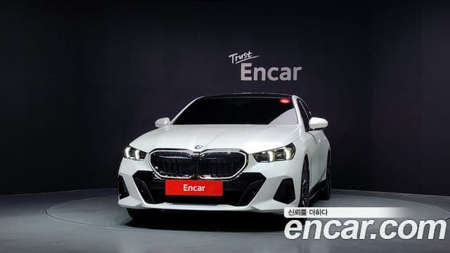 BMW 5 Series 2025 — ფოტო 13/20