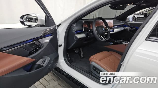 BMW 5 Series 2025 — ფოტო 16/20