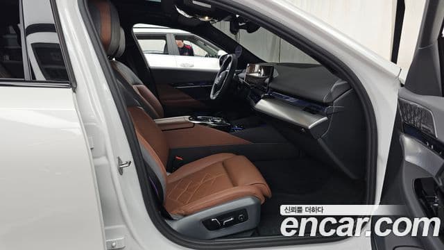 BMW 5 Series 2025 — ფოტო 10/20