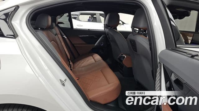 BMW 5 Series 2025 — ფოტო 9/20