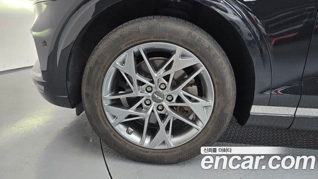 Genesis GV70 2021 — ფოტო 22/34