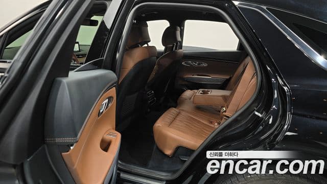 Genesis GV70 2021 — ფოტო 11/34