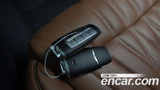 Genesis GV70 2021 — ფოტო 31/34