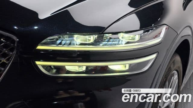 Genesis GV70 2021 — ფოტო 13/34