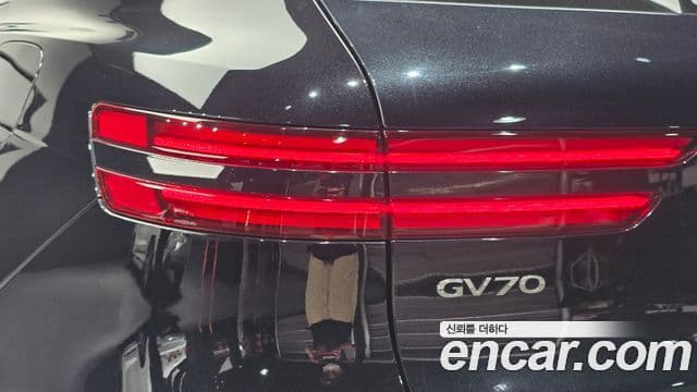 Genesis GV70 2021 — ფოტო 8/34