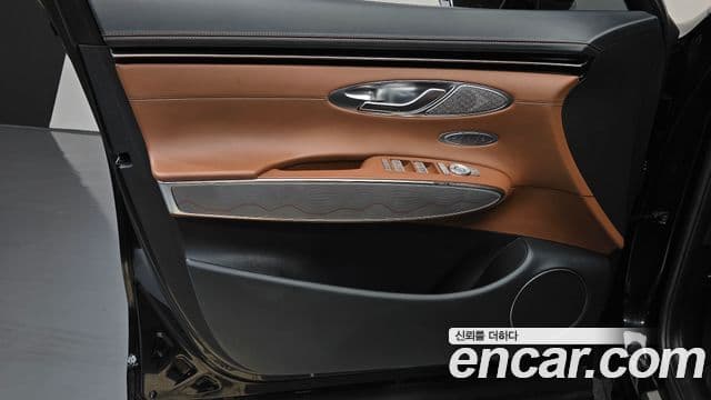 Genesis GV70 2021 — ფოტო 20/34