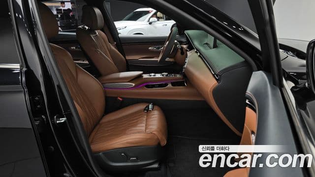 Genesis GV70 2021 — ფოტო 26/34