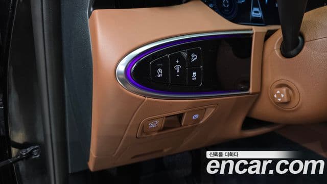 Genesis GV70 2021 — ფოტო 30/34