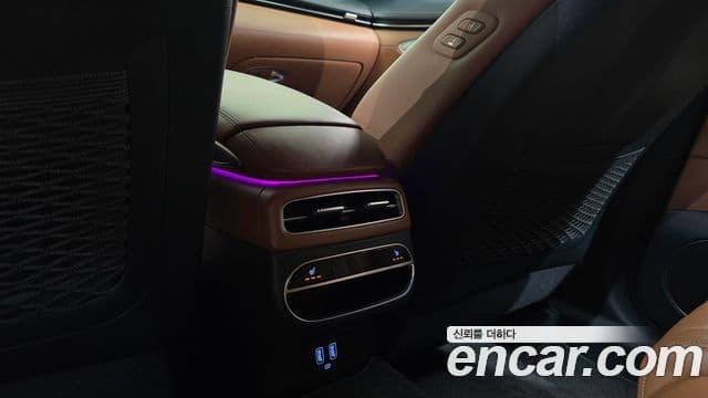 Genesis GV70 2021 — ფოტო 23/34