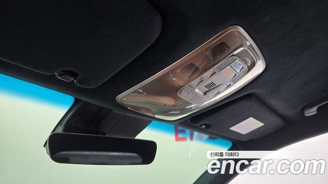 Genesis GV70 2021 — ფოტო 24/34