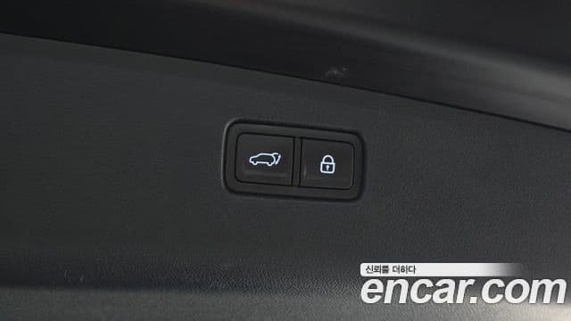 Genesis GV70 2021 — ფოტო 33/34