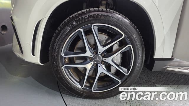 Mercedes-Benz GLE-Class 2021 — ფოტო 5/20
