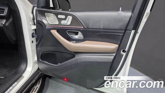 Mercedes-Benz GLE-Class 2021 — Photo 17/37