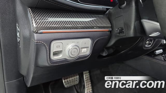 Mercedes-Benz GLE-Class 2021 — Photo 9/37