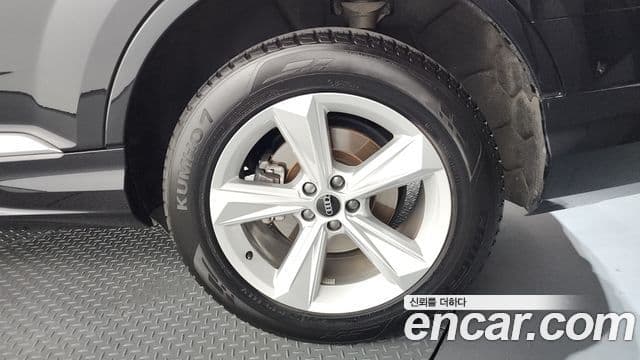 Audi Q7 2021 — Şəkil 19/35