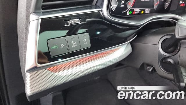 Audi Q7 2021 — Şəkil 20/35