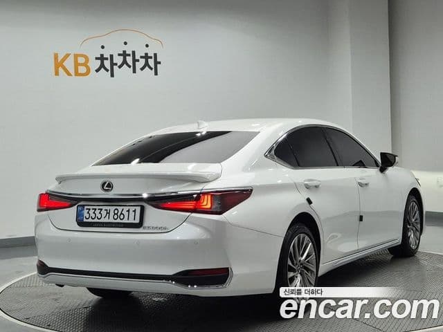 Lexus ES300h 2026 — фото 2 из 19