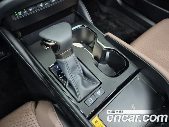 Lexus ES300h 2026 — Şəkil 13/19